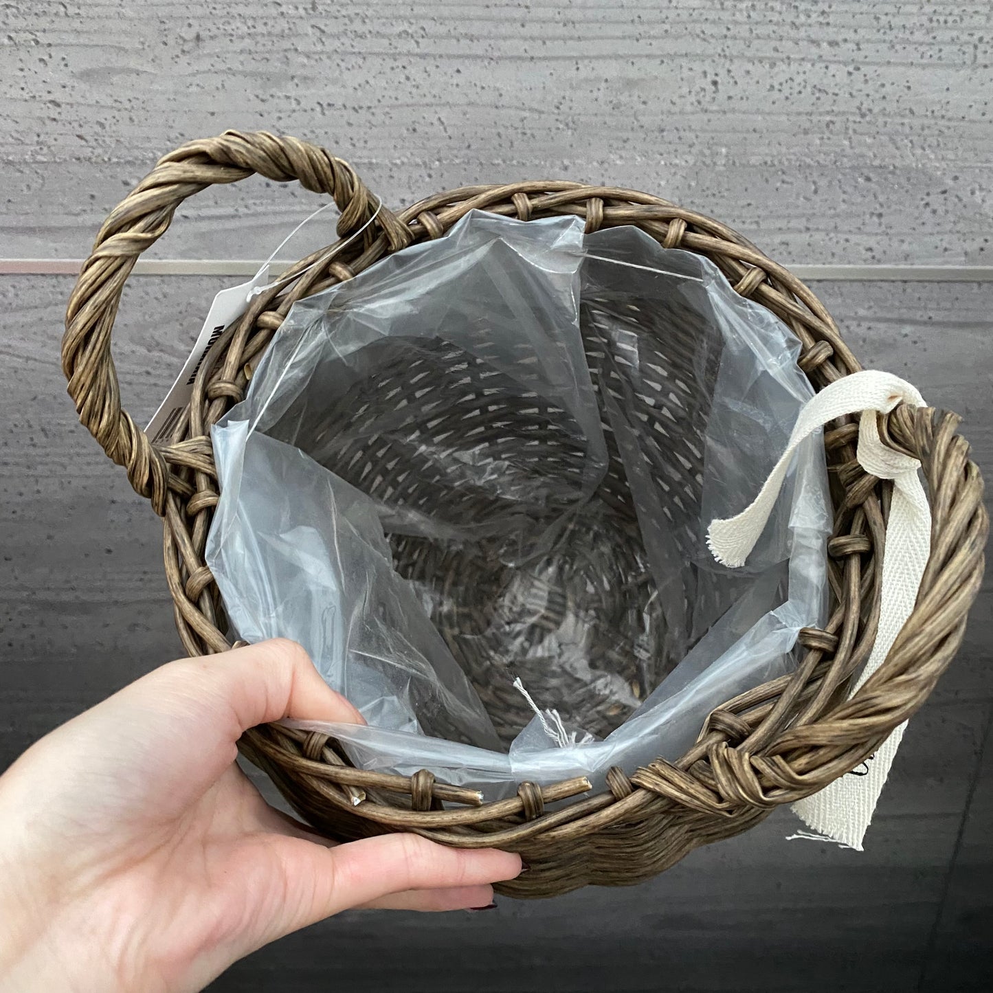 水、汚れに強い ラタン調ボールバスケット グレー
