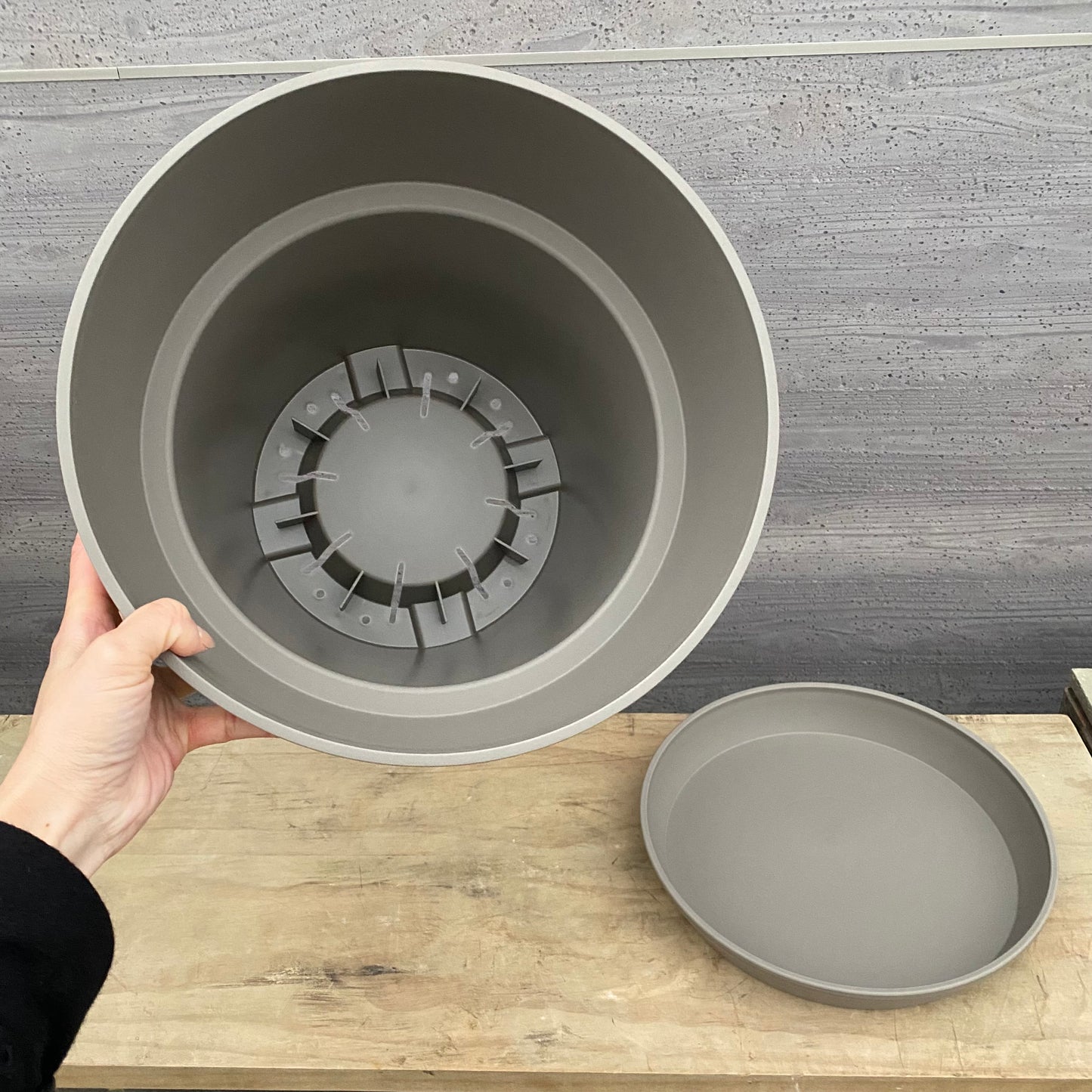 グレーポット 10号 受け皿付き