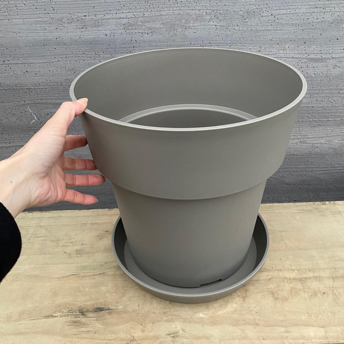 グレーポット 10号 受け皿付き