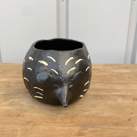 ハンドメイド 動物陶器鉢 ハリネズミ